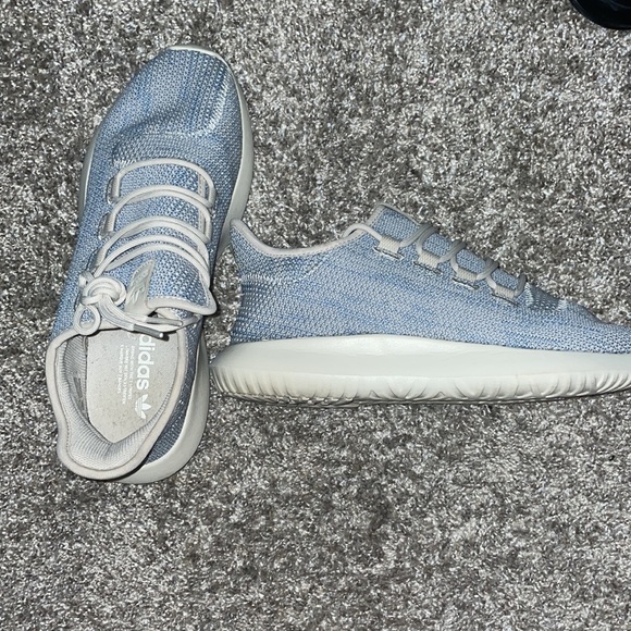 Adidas sneakers size 8.5 - Picture 2 of 4